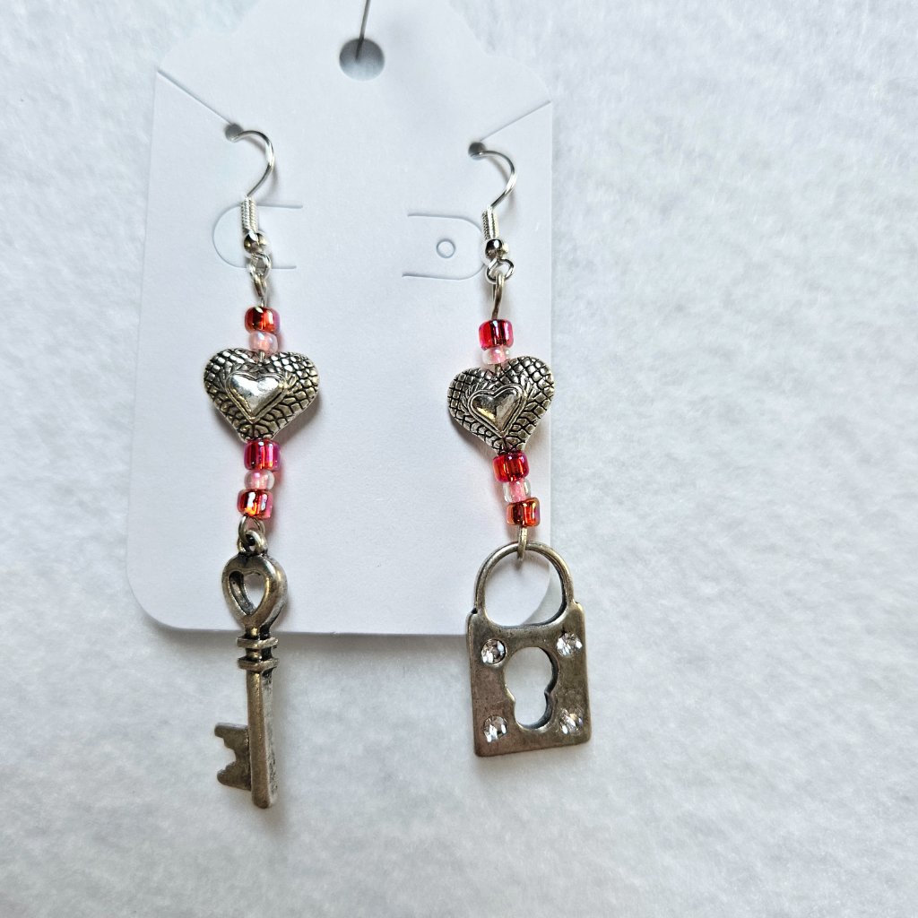 J31 Handmade Silver Hearts Valentines Dangle Earrings With Lock And Key
